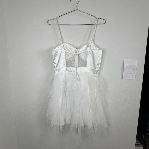 Lulu’s Women’s White Satin and Tulle Mini Dress Size Medium Bustier Style 32” - Picture 7 of 10